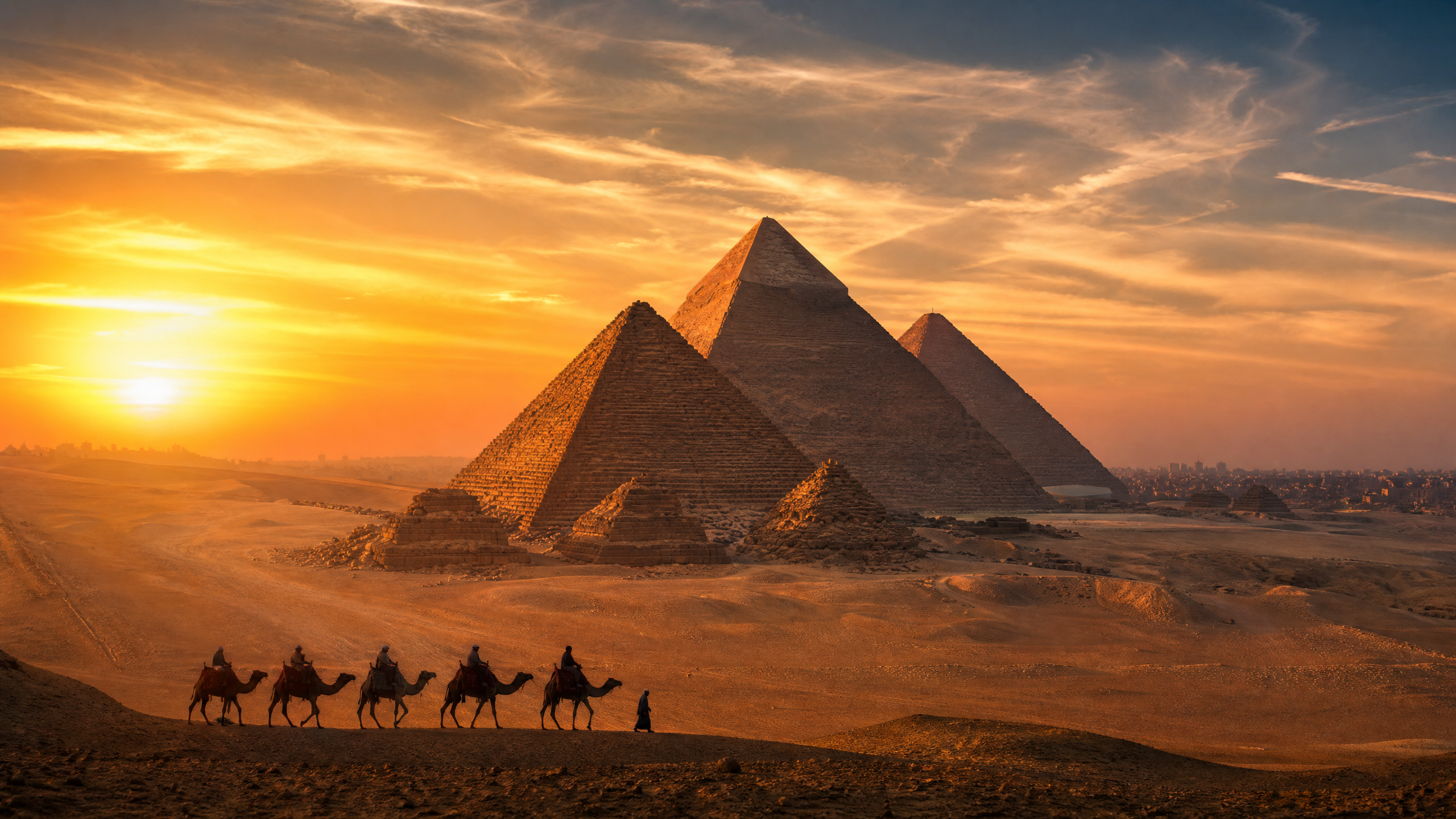Pyramides de Gizeh au coucher du soleil